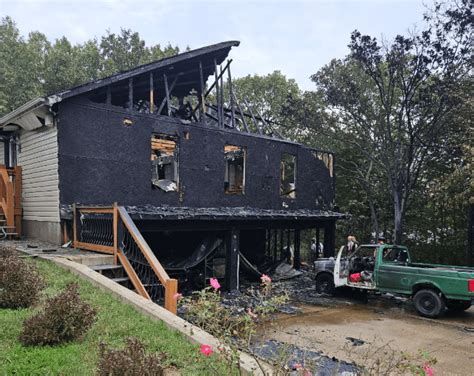 Kaza sonucu çıkan yangın, Hillsboro'nun evinde büyük hasara neden olur